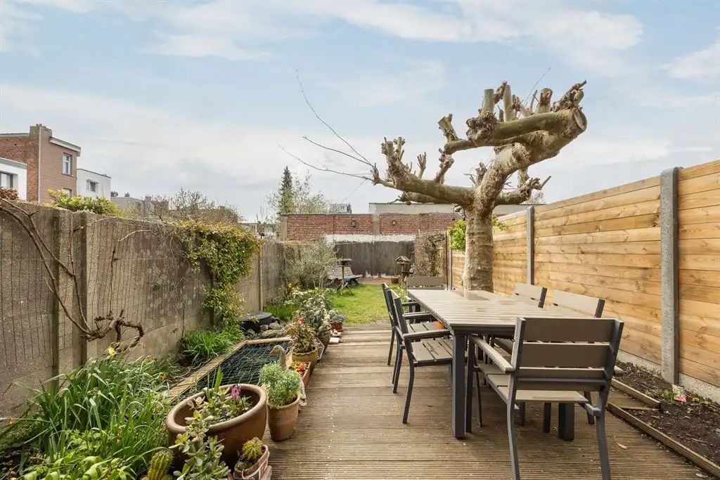 Ruime gezinswoning in rustige, residentiële buurt foto 7