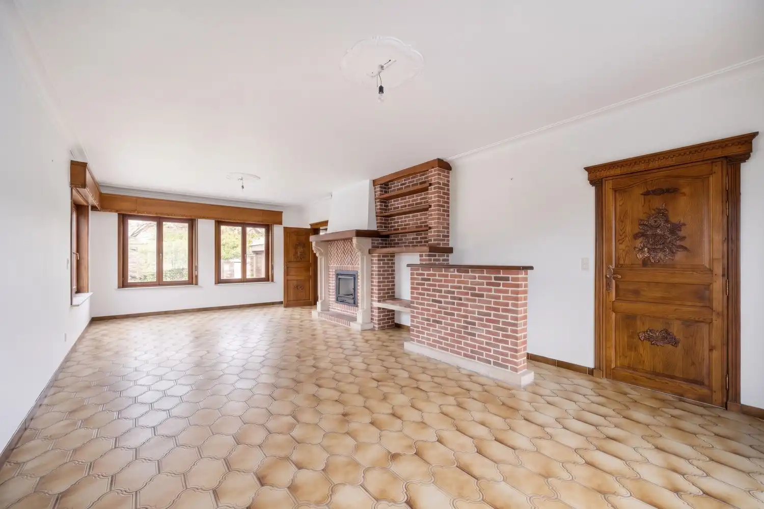 Ruimte, rust en bereikbaarheid: Solide villa met zwembad en achteringang op toplocatie in Erembodegem foto 14