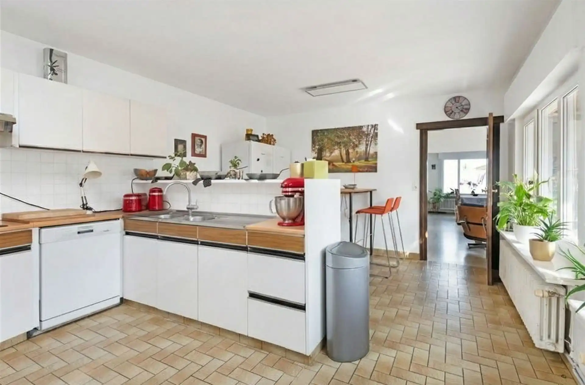 Ruime geziswoning met dubbele garage foto 5