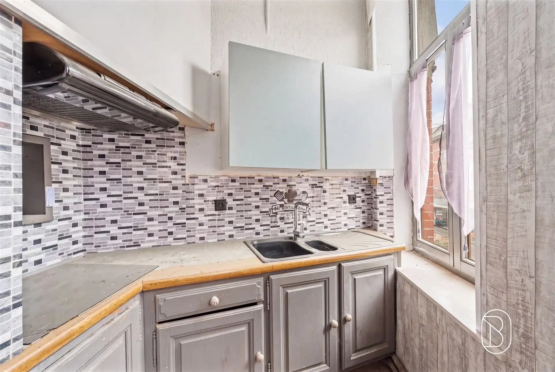 Opbrengsteigendom: handelsruimte en 2 appartementen foto 11