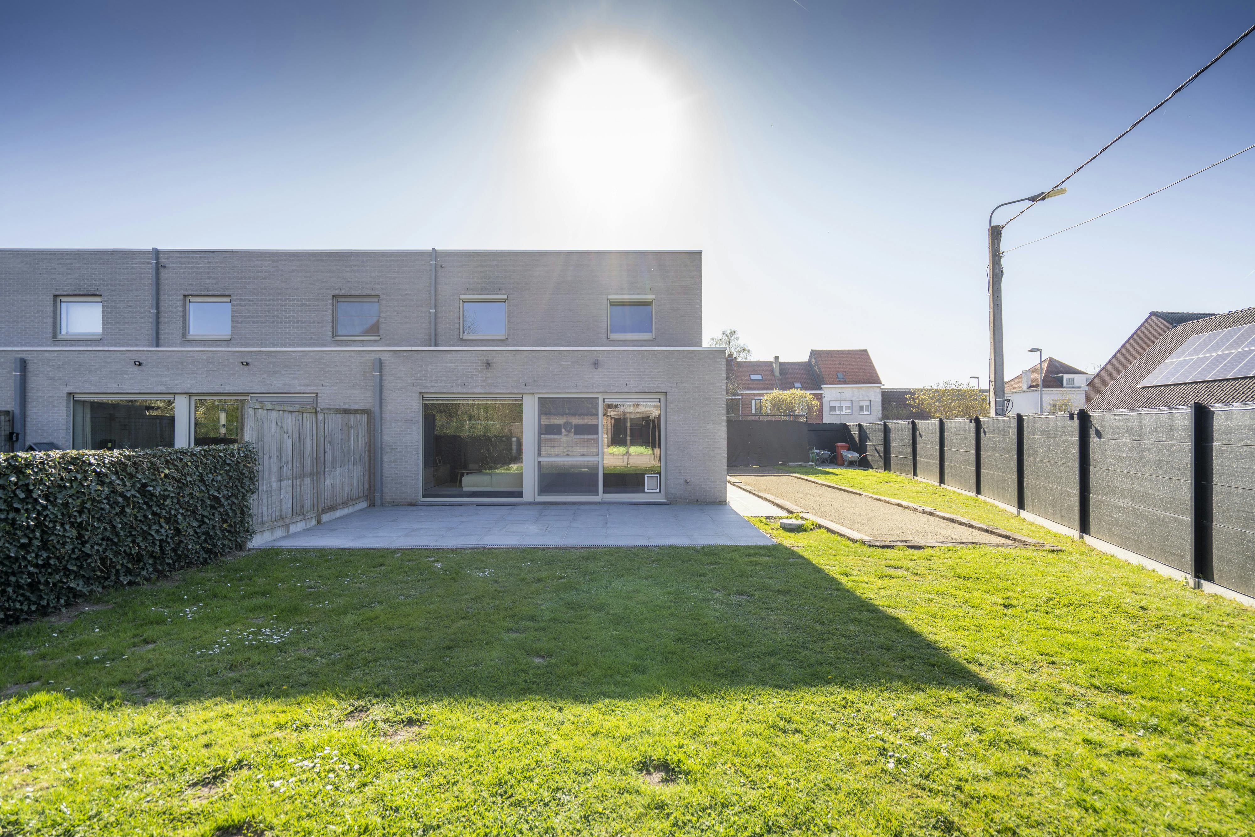 Instapklare gezinswoning met 4 slaapkamers op Hoog Kortrijk foto {{pictureIndex}}
