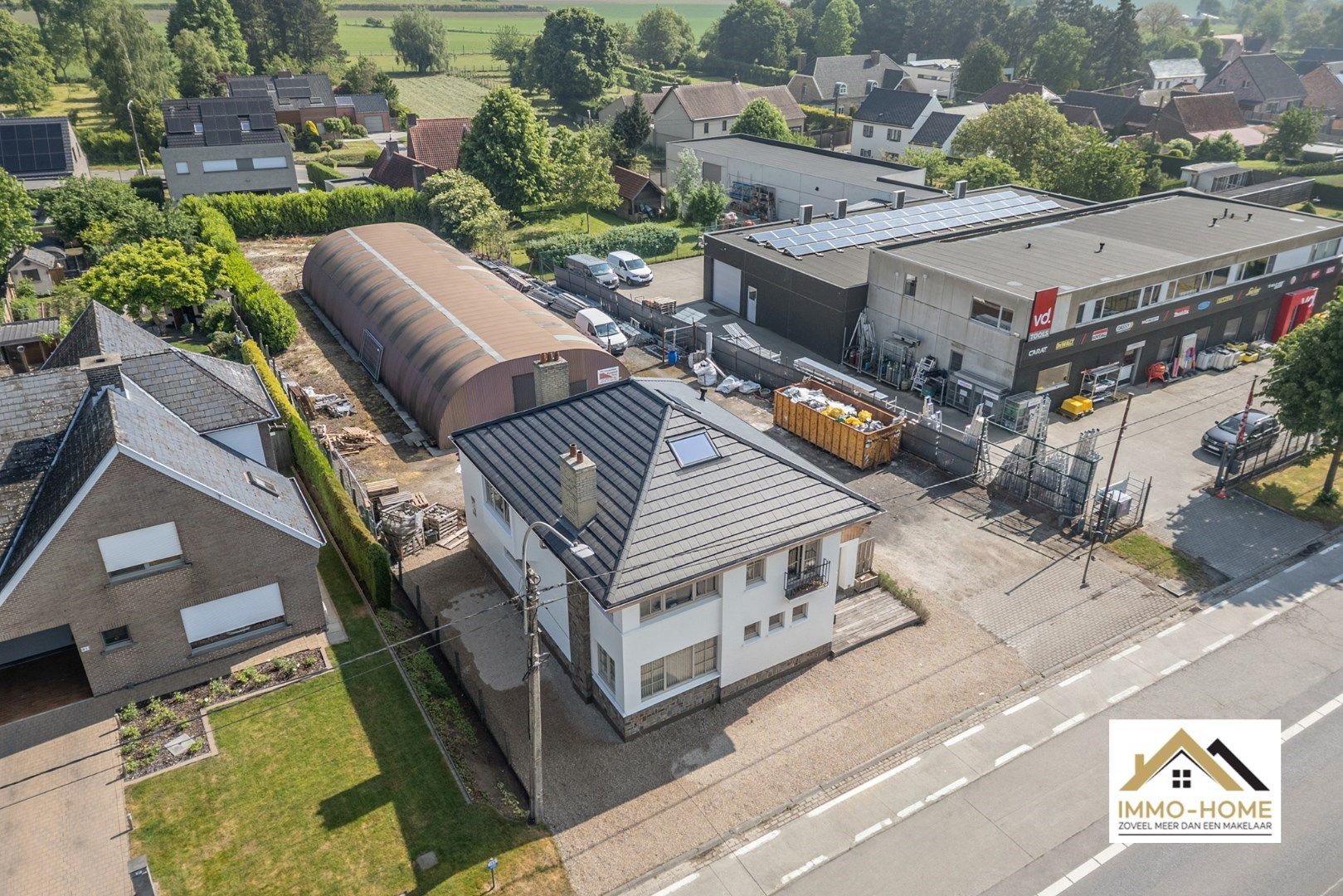 Eigendom( 2 appartementen) met loods en bijzonder veel potentieel foto 24