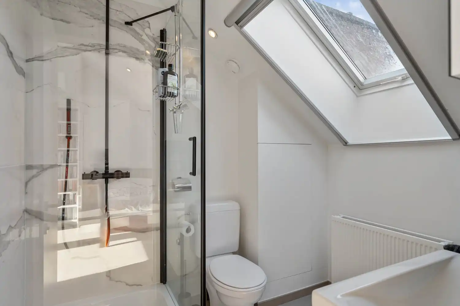 Gerenoveerde en energiezuinige(B-label) woning met 3 slaapkamers, 2 badkamers, een dressing, een garage met een oprit en een tuin nabij het station van Leuven! foto 25