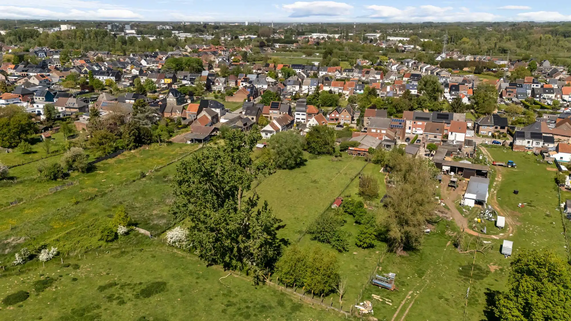 Ruime te renoveren woning met loods en bouwgrond foto 30