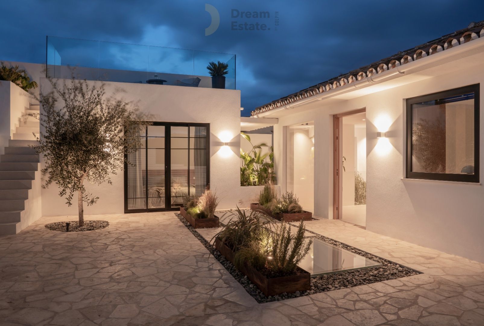 Moderne en strakke villa gelegen te Nueva Andalucia, Marbella. foto 39