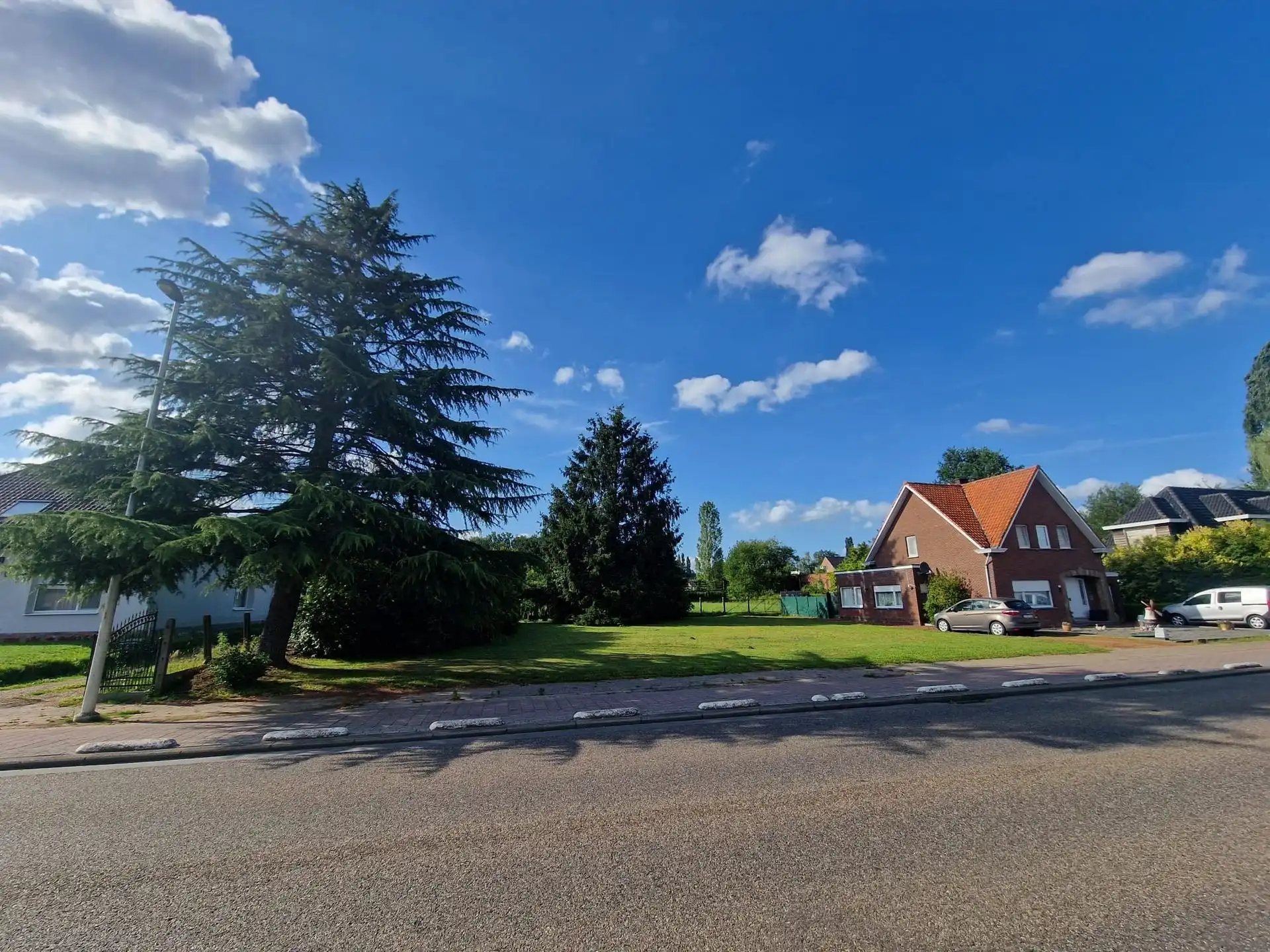 ZUIDGERICHTE RESIDENTIEEL GELEGEN VILLAGROND foto 4