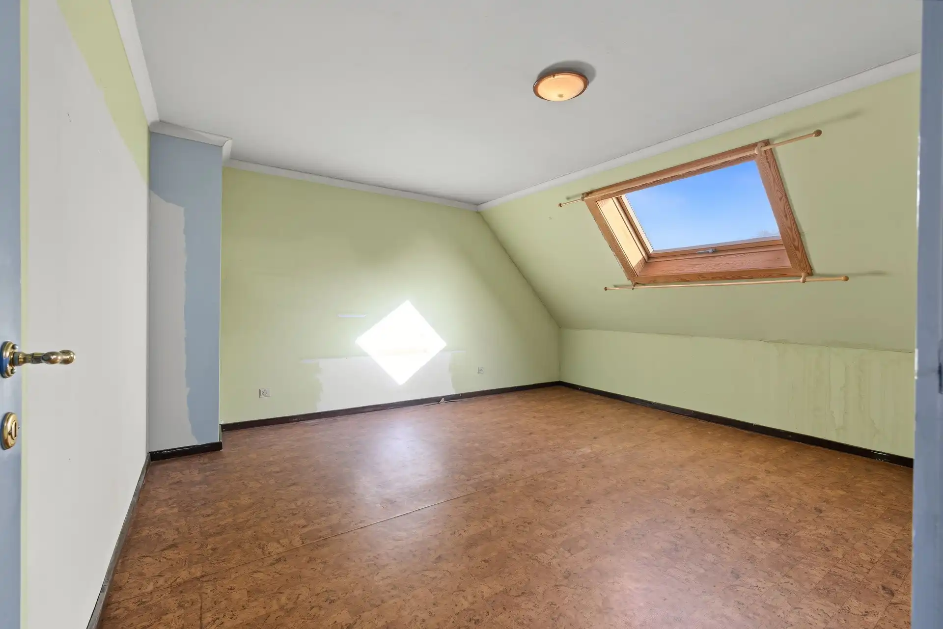 Te renoveren gezinswoning op een uitstekende woonlocatie & mooi perceel van 536m² foto 11