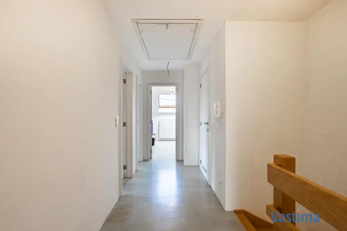 Ruime halfopen gezinswoning met praktijkruimte en tuin foto 17