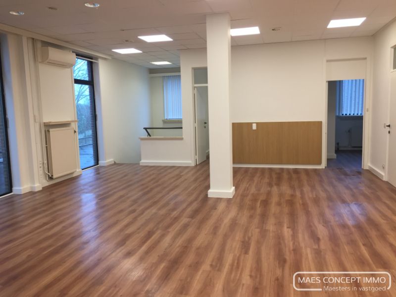 Kantoor van 180 m² te huur in Anzegem op toplocatie foto 2