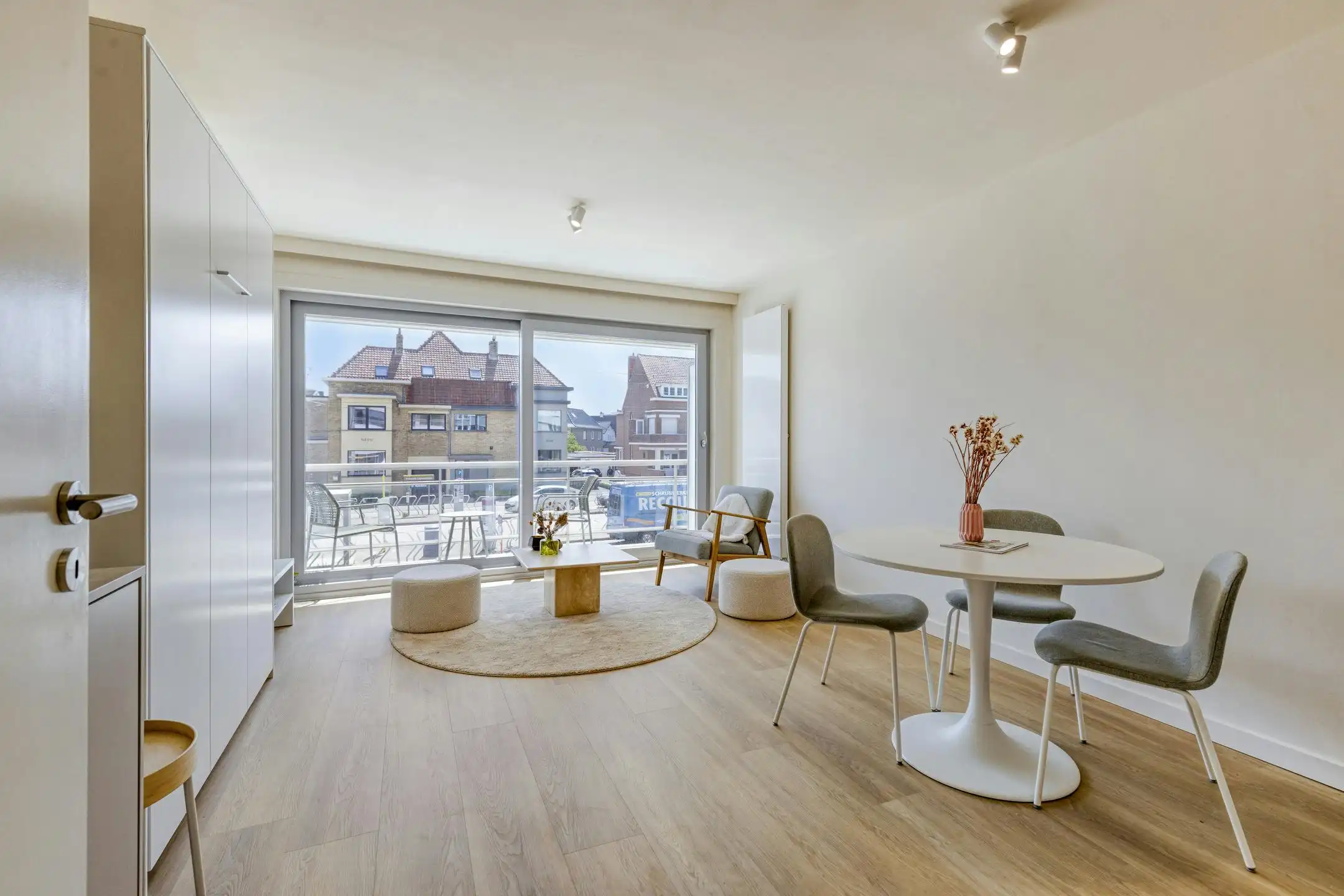 Volledig gerenoveerde studio (30m²) te Koksijde-Bad foto {{pictureIndex}}