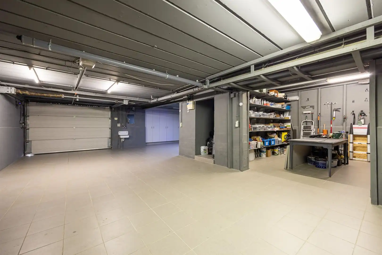 Woning met burelen, opslagruimte en een prachtige tuin! foto 18
