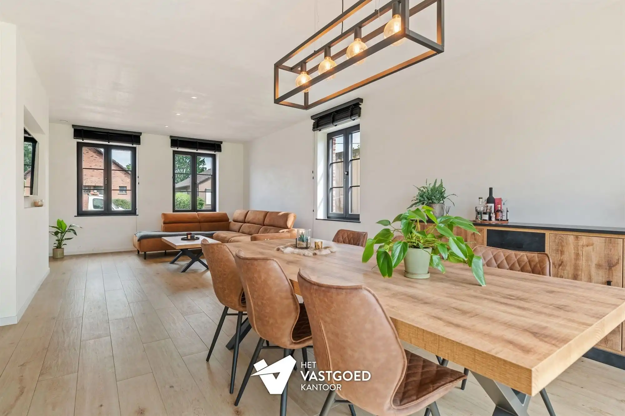 ZEER RUIME RECENTE WONING (266M²) MET LEUKE TUIN TE WIJCHMAAL foto 2