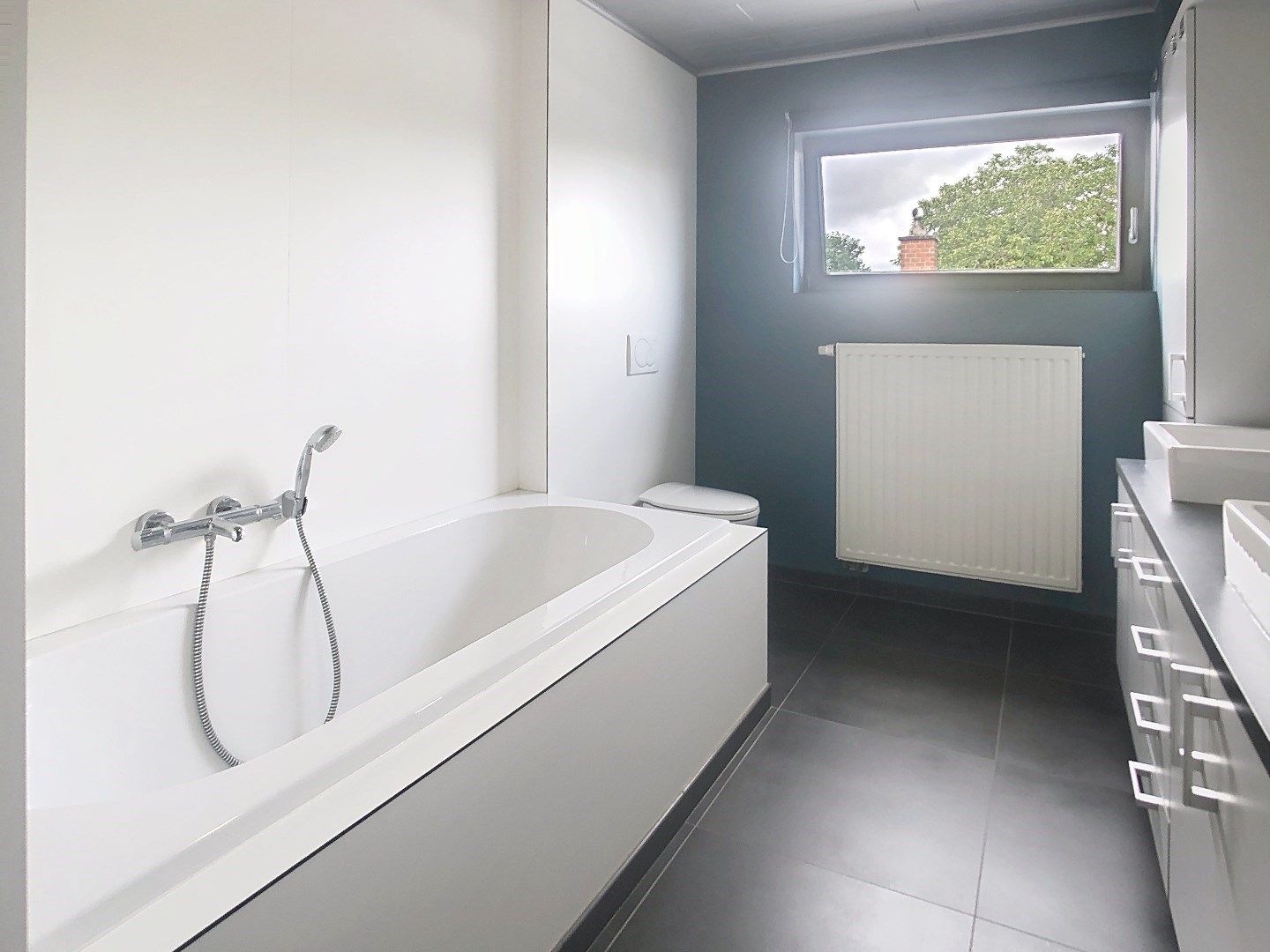Recent vernieuwde woning in het centrum van Westrozebeke foto 7