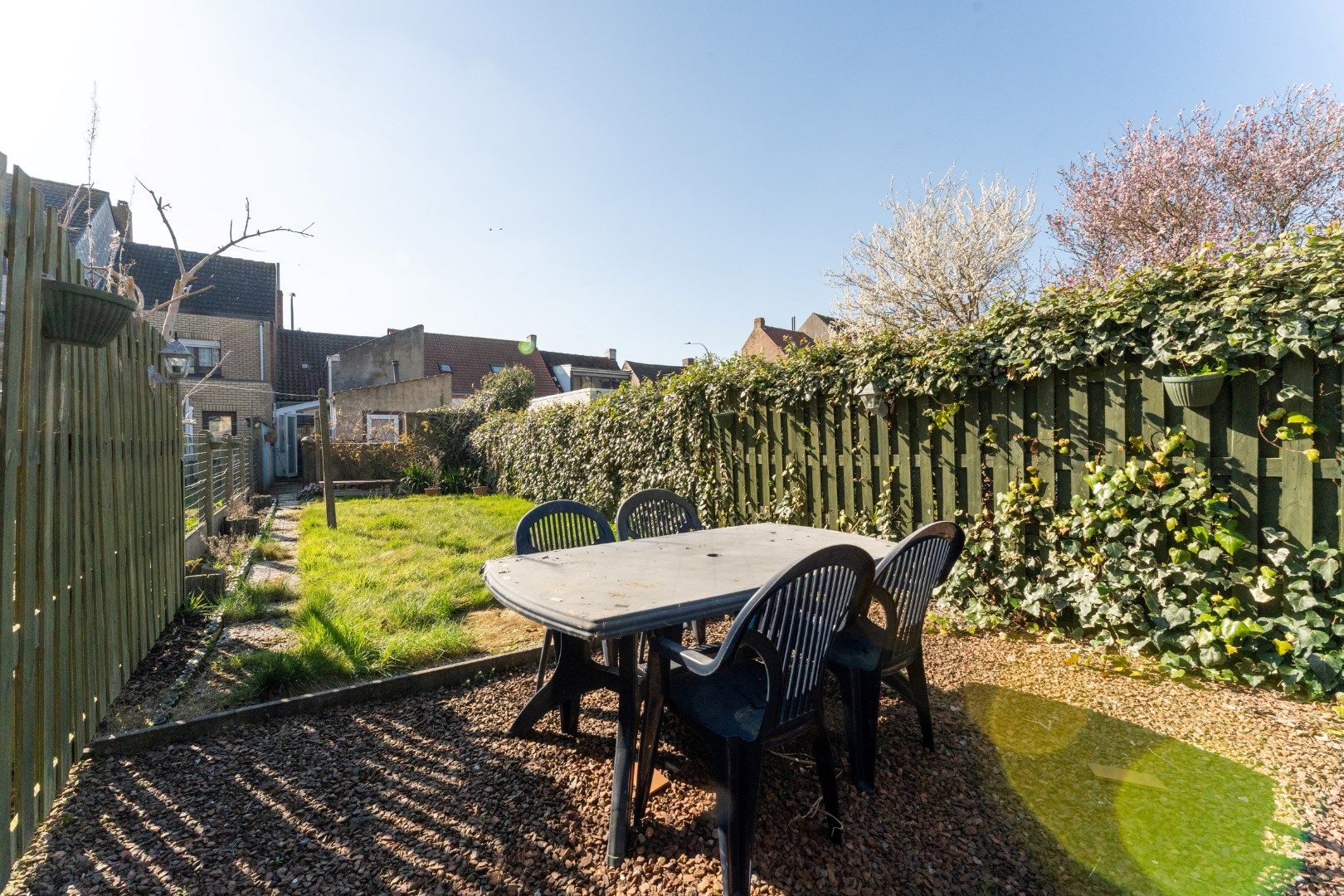 Volledig te renoveren stadswoning met zonnige tuin en tal van mogelijkheden op strategische ligging! foto 7
