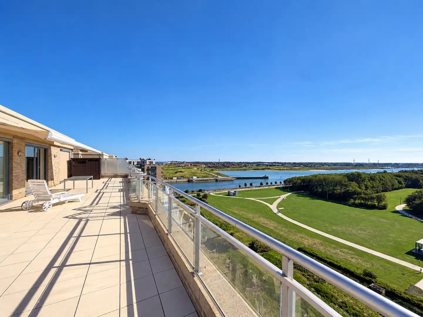 Exclusieve penthouse met panoramisch uitzicht op een toplocatie te Nieuwpoort foto 6