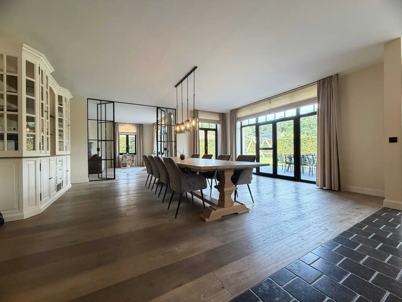 Klassevolle, recente villa (bouwjaar 2016) met hoogwaardige afwerking foto 6
