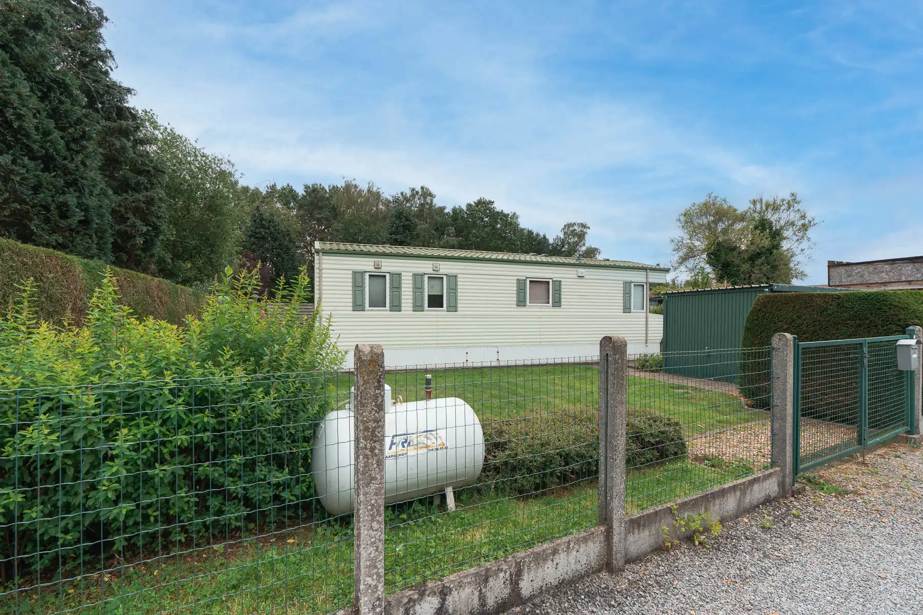 Prachtige agrarische tuin met caravan foto 33