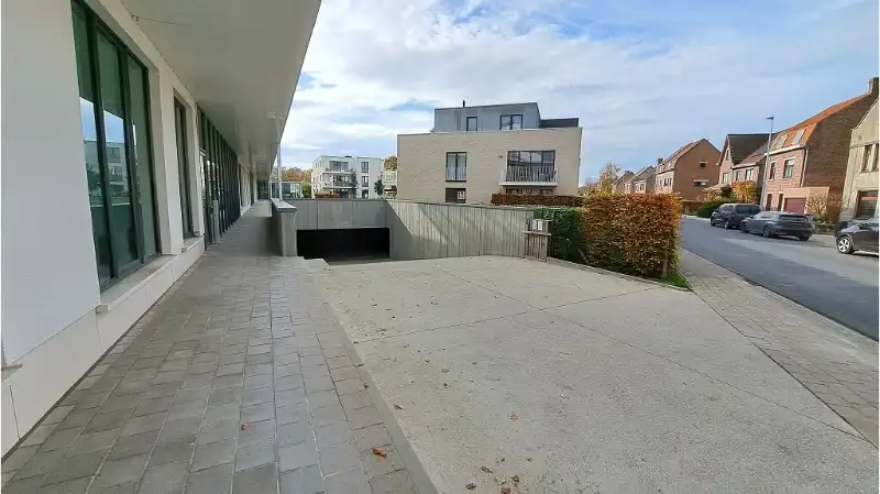 Ondergrondse AUTOSTANDPLAATS te koop in de Witte Molenstraat 17 in Sint-Michiels Brugge foto {{pictureIndex}}