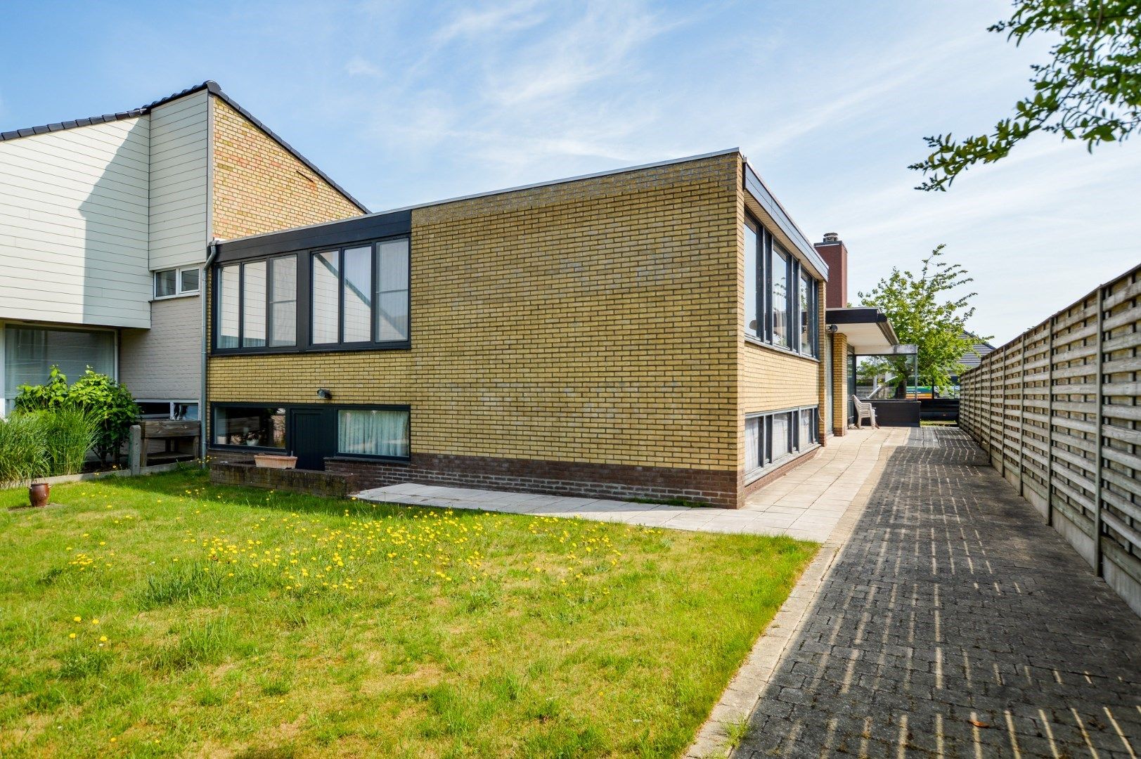Halfopen bebouwing met 4 slaapkamers en ruime tuin in Zedelgem foto 11