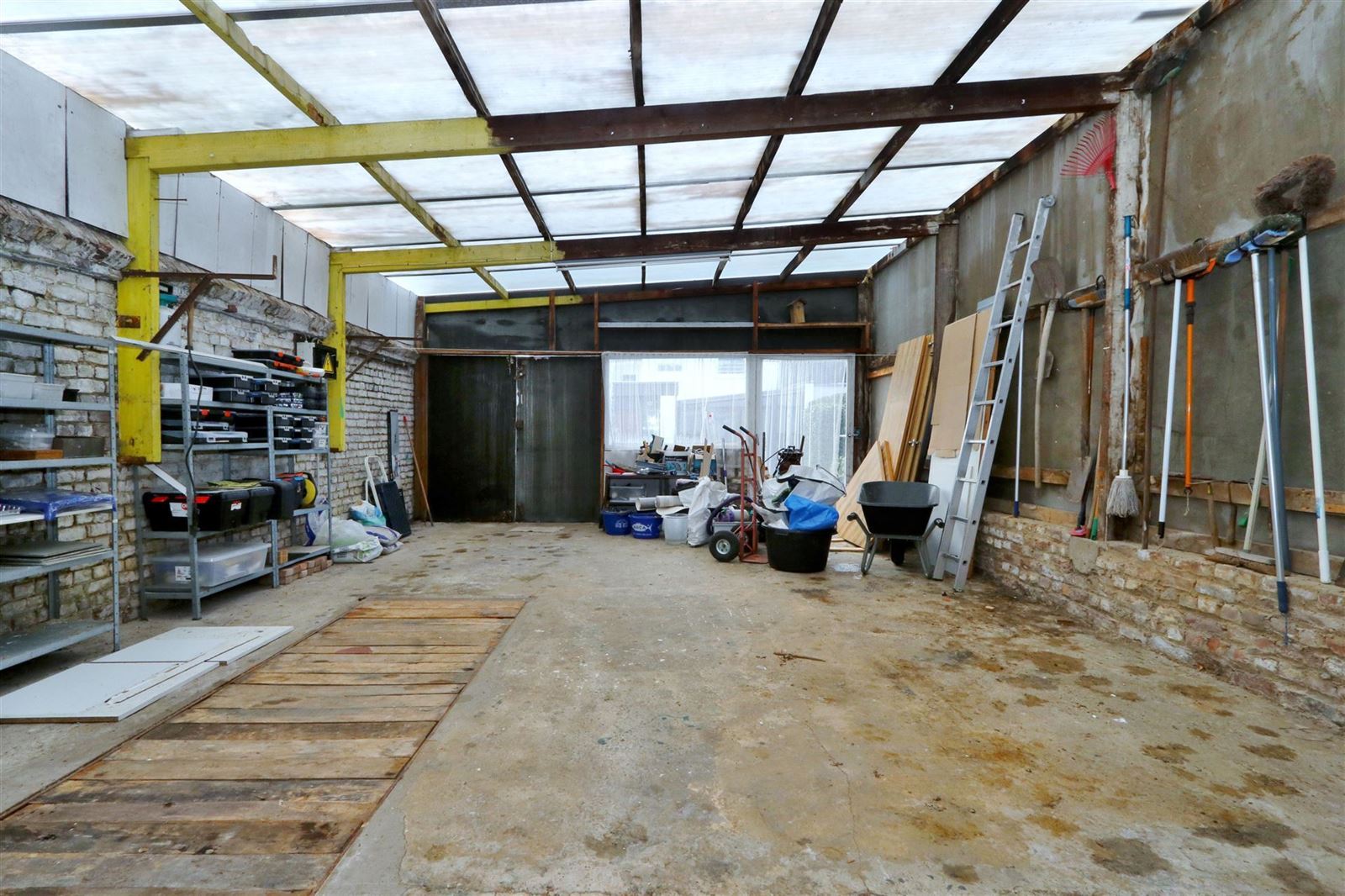 Goed gelegen 3-gevelwoning met 3 slaapkamers, tuin, atelier en garage foto 13