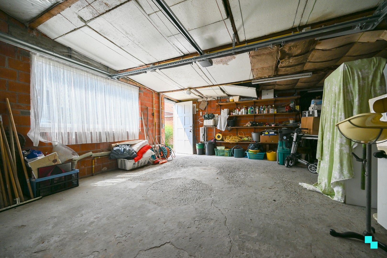 Gunstig gelegen woning met uitweg achteraan te Izegem foto 15