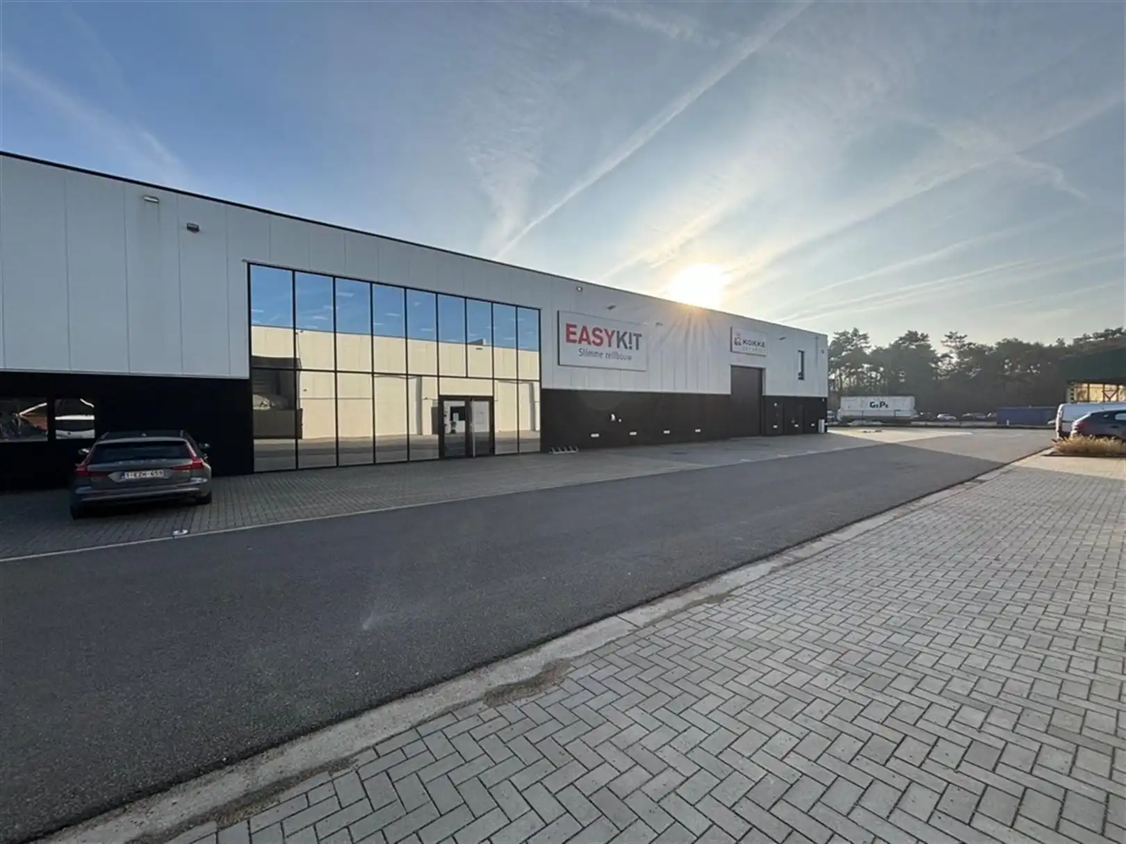 Te Huur Showroom + Magazijn foto 2