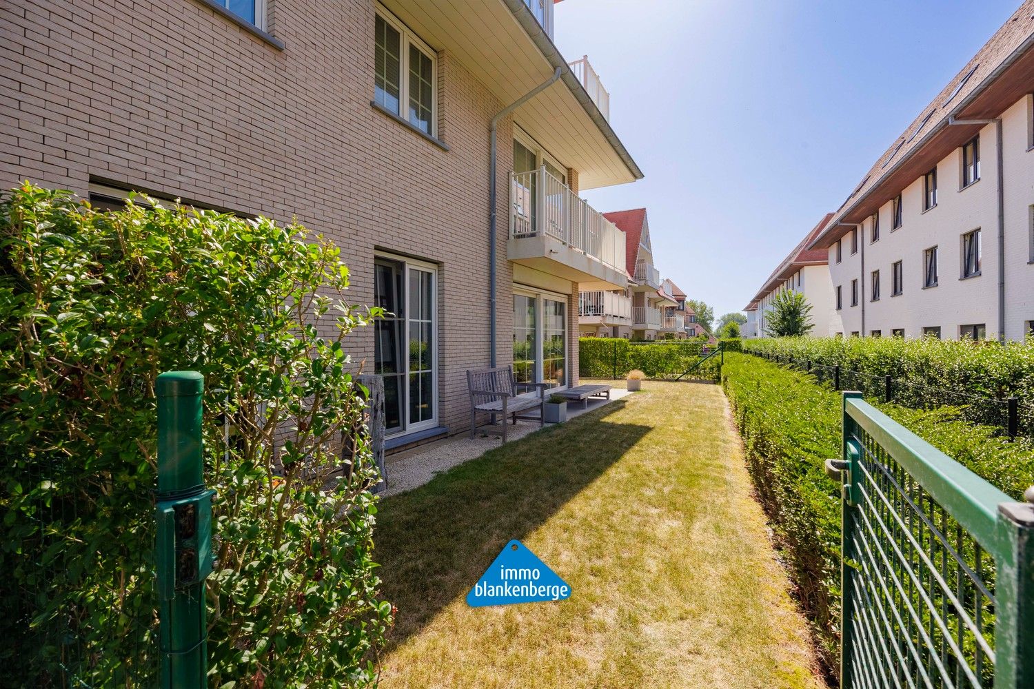 Gelijkvloers 2-slaapkamerappartement met tuin en luxe afwerking in De Haan foto 4