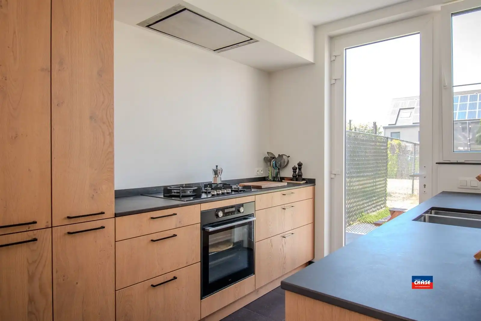 Instapklare woning met 4 slaapkamers, tuin en garagebox foto 9