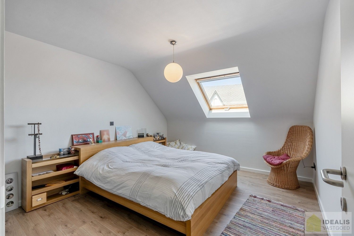 DEALIS VASTGOED – INSTAPKLAAR APPARTEMENT MET 2 SLAAPKAMERS, LICHTRIJKE LEEFRUIMTE, BADKAMER, GOED UITGERUSTE KEUKEN, GARAGEBOX EN AUTOSTAANPLAATS OP EEN UITERST GUNSTIGE LOCATIE AAN DE RAND VAN HET CENTRUM VAN PELT! foto 20