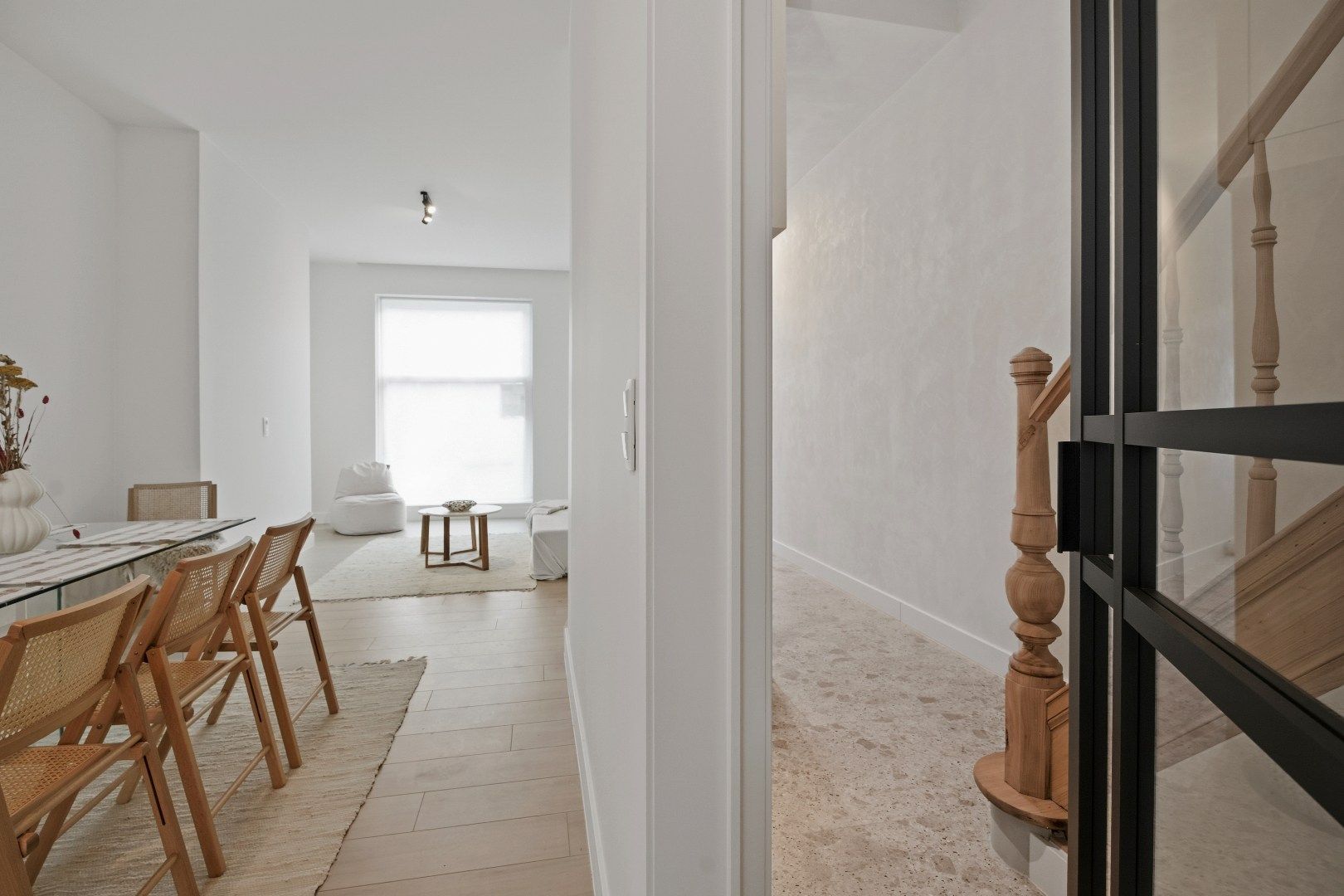 Grote woning, voorzien van vier kamers, twee badkamers, een uitweg,... foto 12