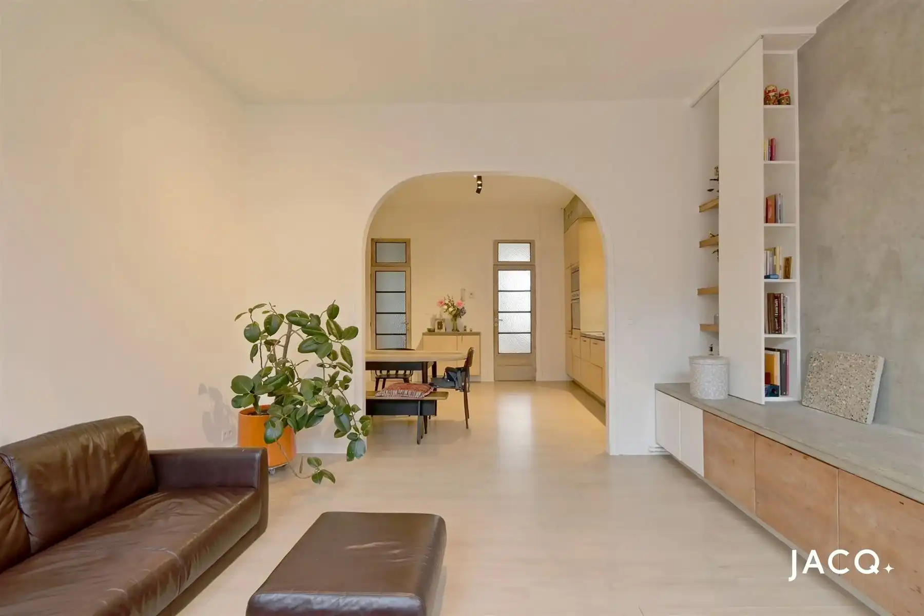 Modern gerenoveerd appartement met een authentieke toets foto 2