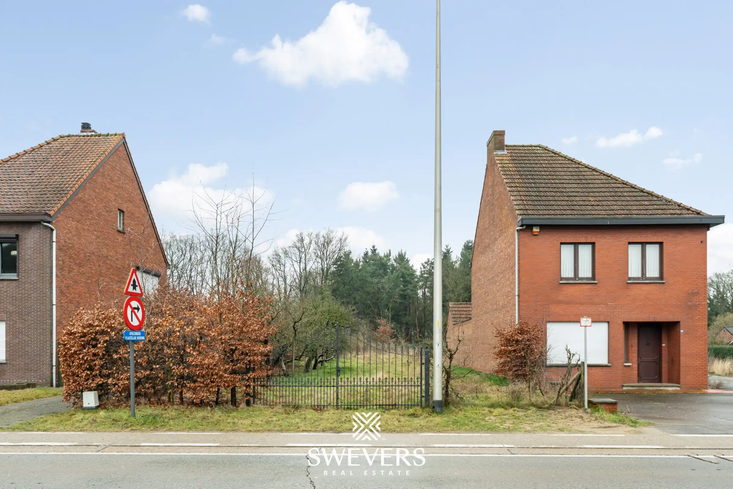 Bouwgrond van 8a40ca met diepe tuin en veel potentieel foto 2