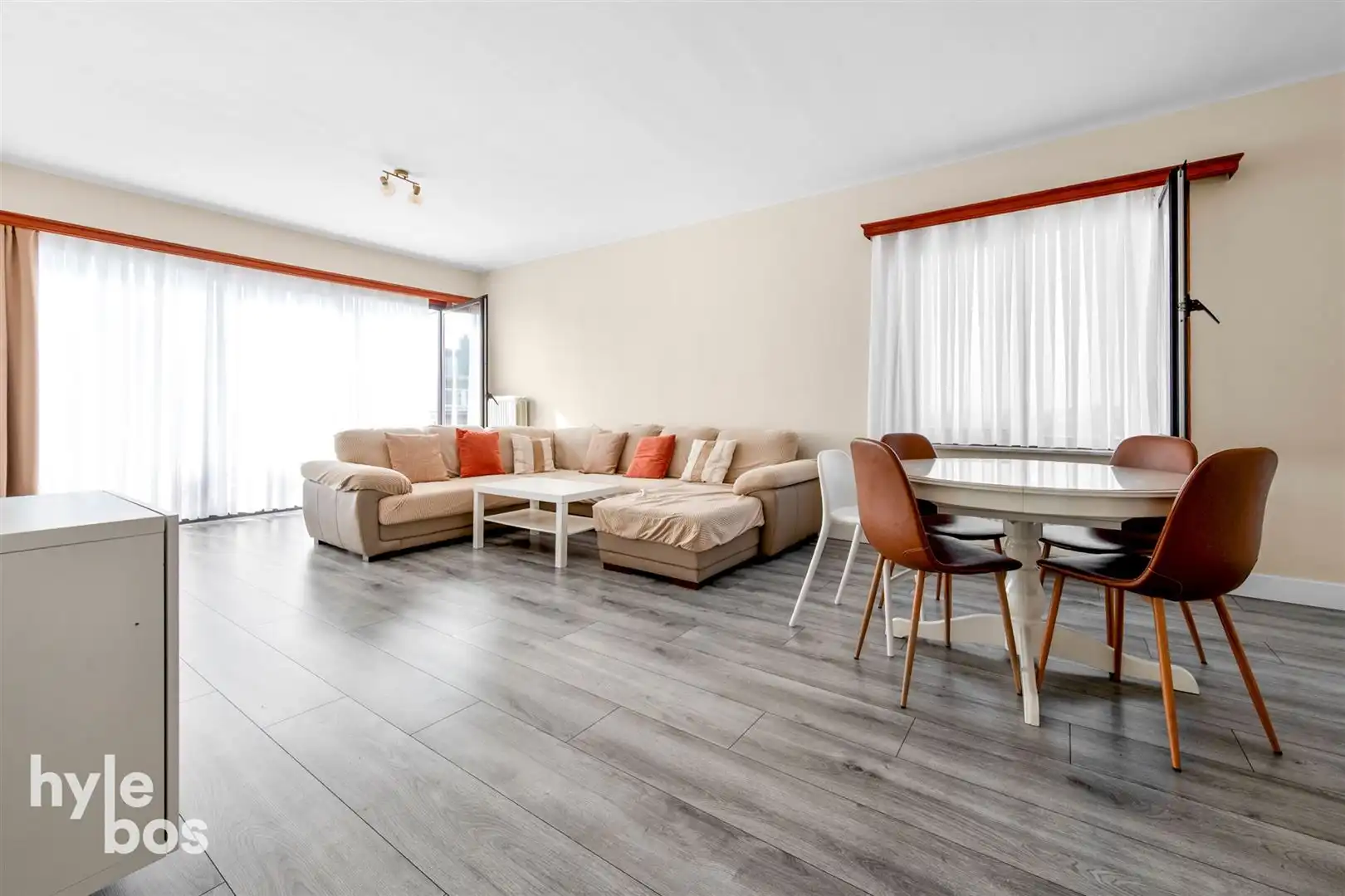 Opbrengsteigendom met 5 ruime appartementen en garages op topligging foto 19