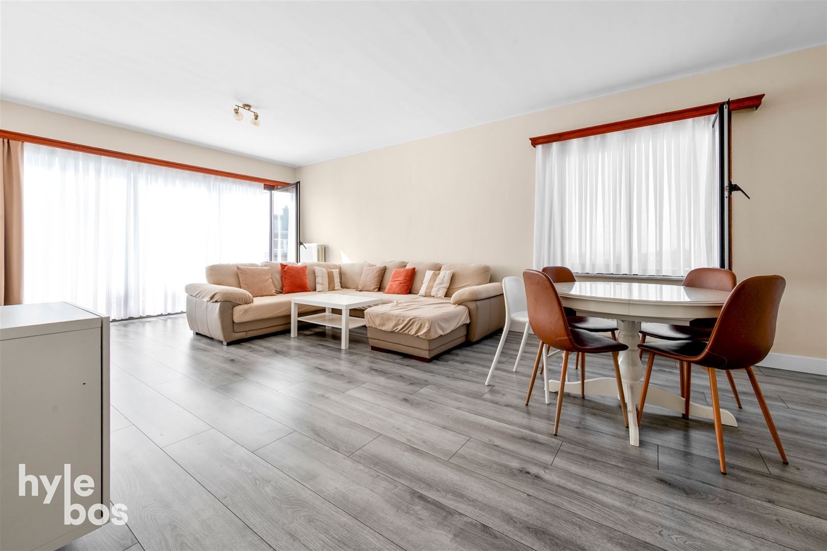 Opbrengsteigendom met 5 ruime appartementen en garages op topligging foto 19