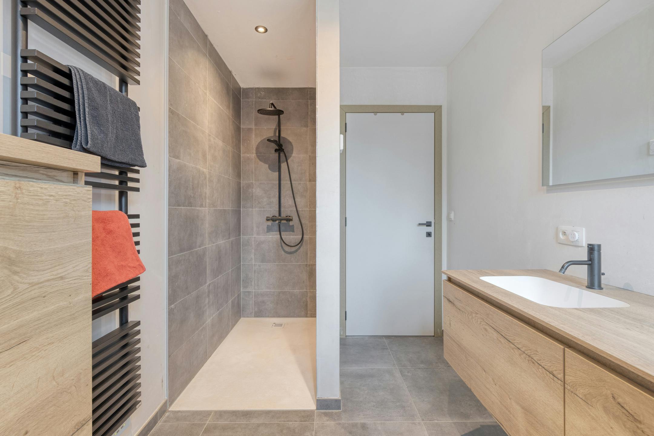 Recente halfopen woning te koop in Rozebeke (Zwalm) foto 8