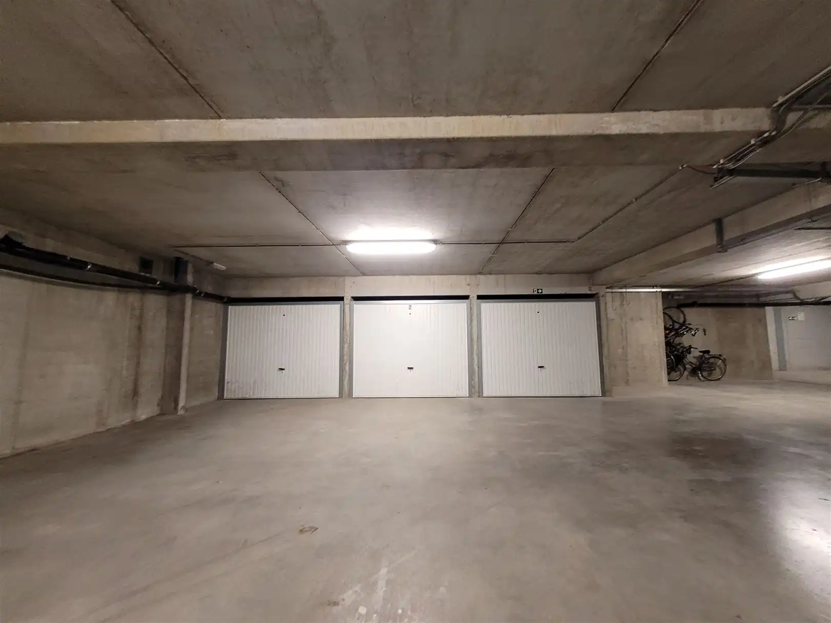 Afgesloten garagebox in centrum Westende foto 4