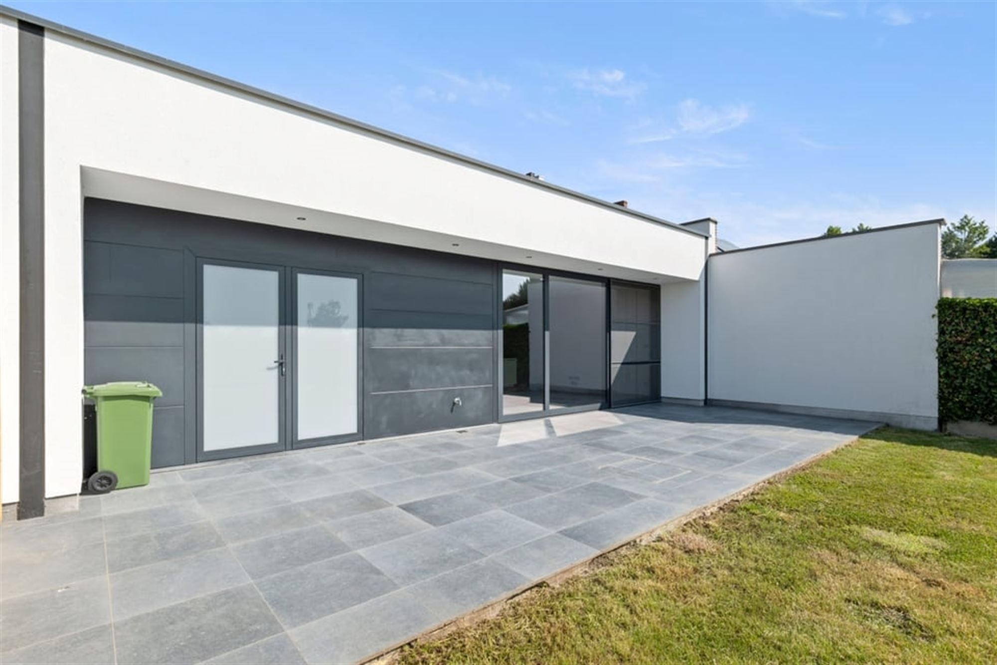 KNAPPE VOLLEDIG GERENOVEERDE WONING MET RUIME GARAGE IN SINT-TRUIDEN  foto 34