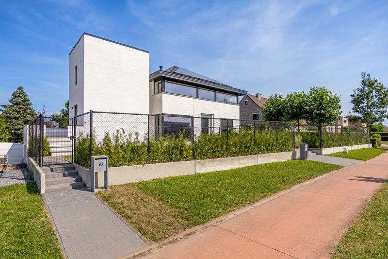 Zeer energiezuinig, gelijkvloers appartement met tuin, poolhouse en zwemvijver foto 33