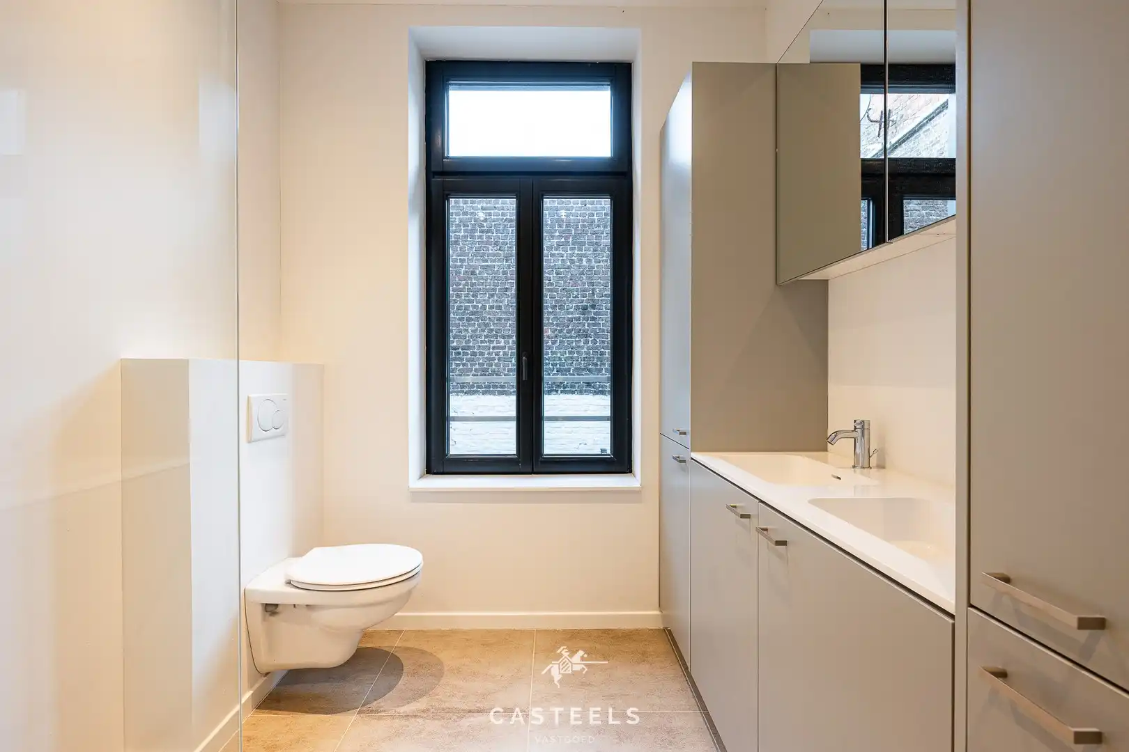 Recent gerenoveerde woning met 5 slpk, koer en terras te Gent foto 14