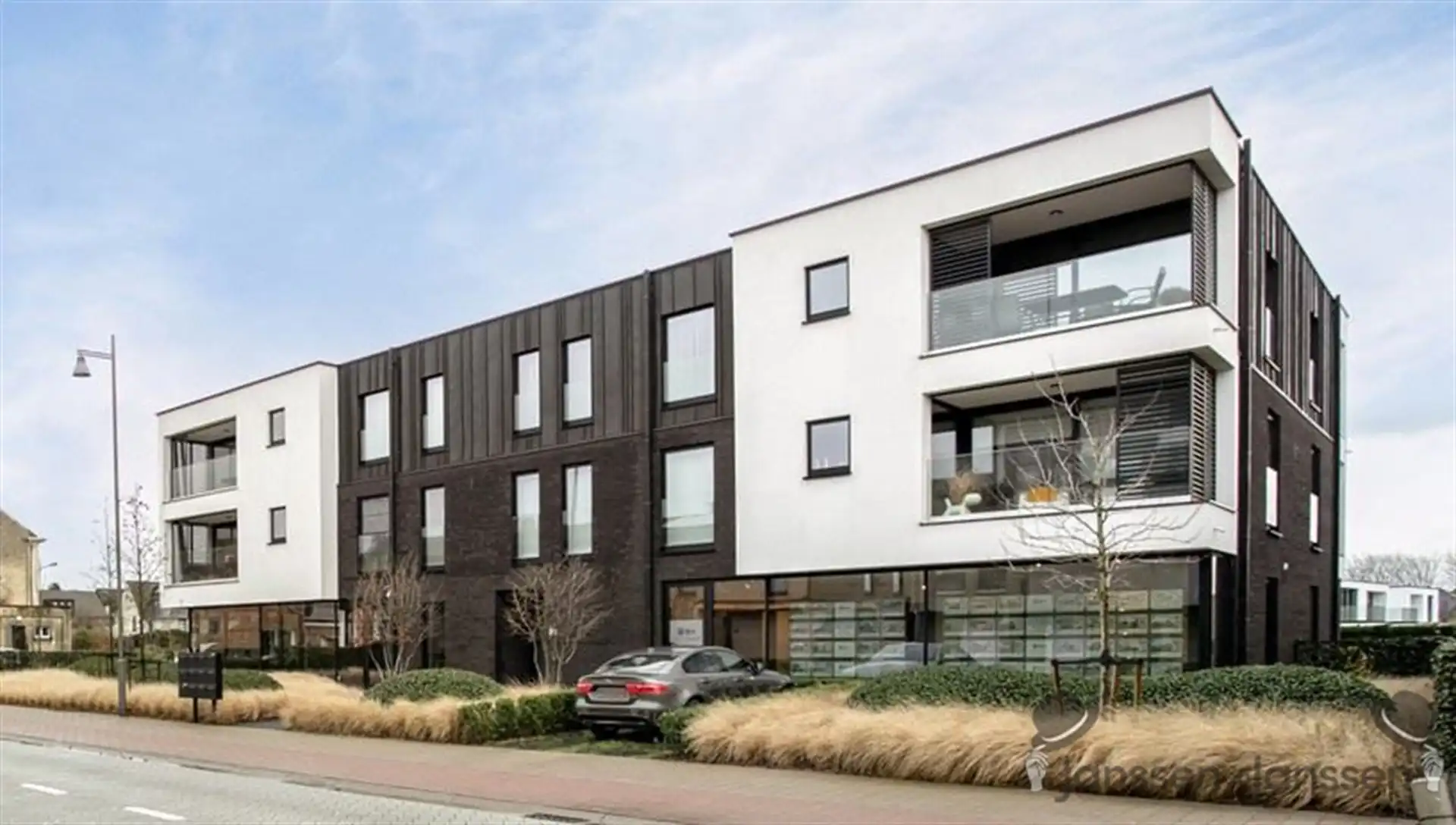 Unieke Kans: Commerciële Toplocatie in het Hart van Itegem foto {{pictureIndex}}