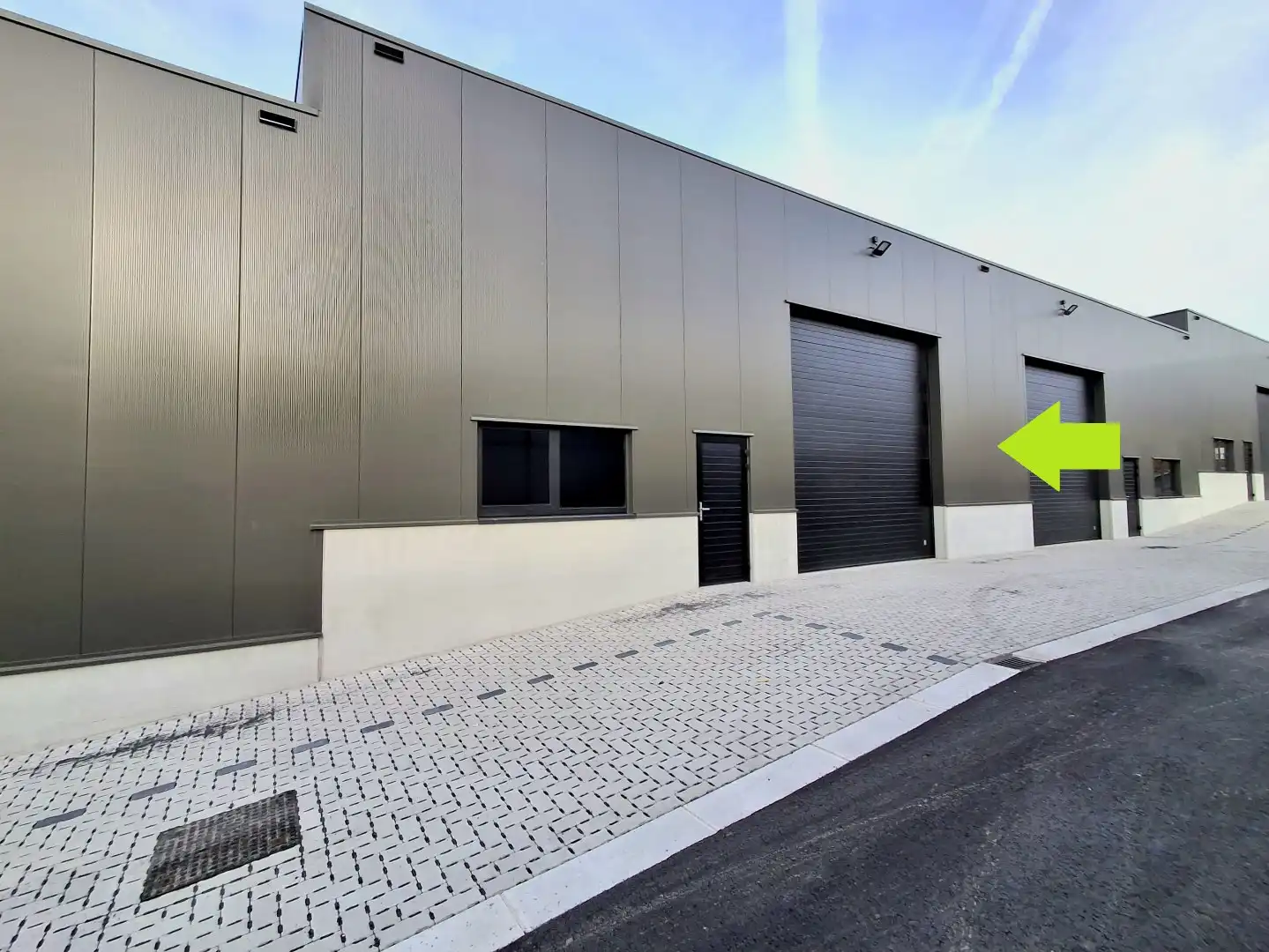 NIEUWBOUW KMO-UNIT VAN CA. 174 M²  TE AARSELE foto {{pictureIndex}}