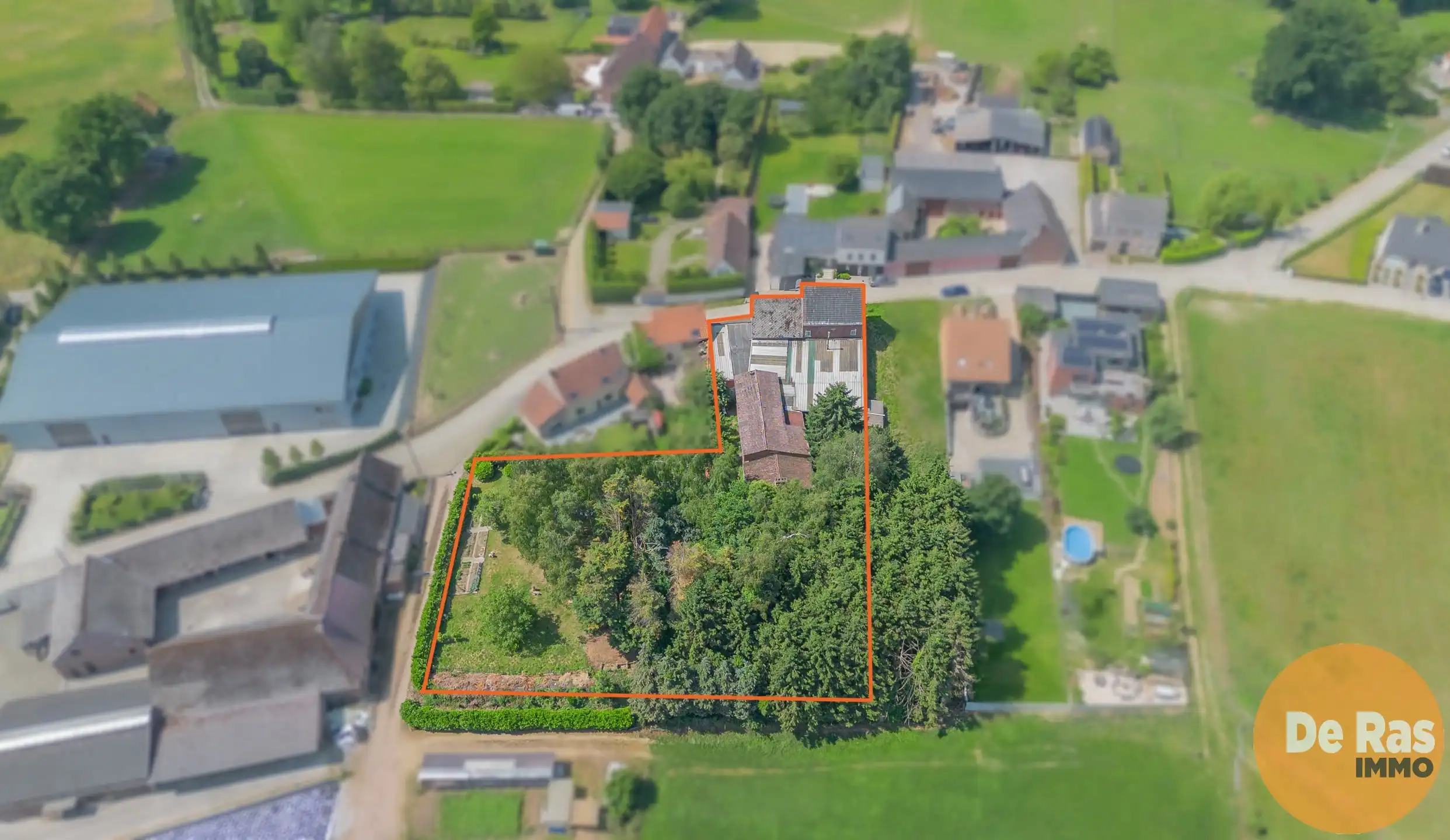 Hoofdfoto van de publicatie: ST-L-ESSE - Ruime burgerwoning met achterliggende ateliers