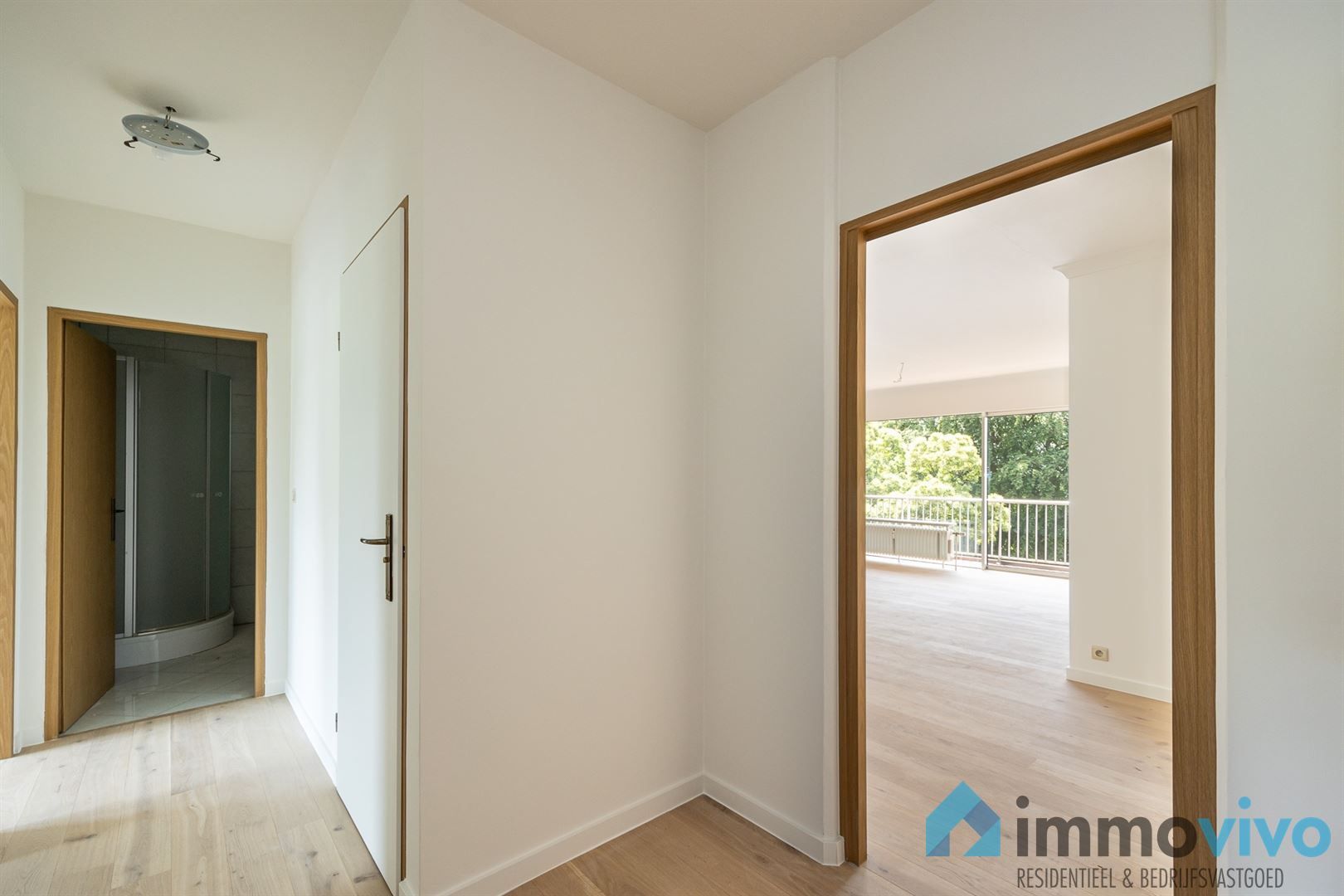 Gerenoveerd appartement met 3 slaapkamers en twee terrassen foto 9
