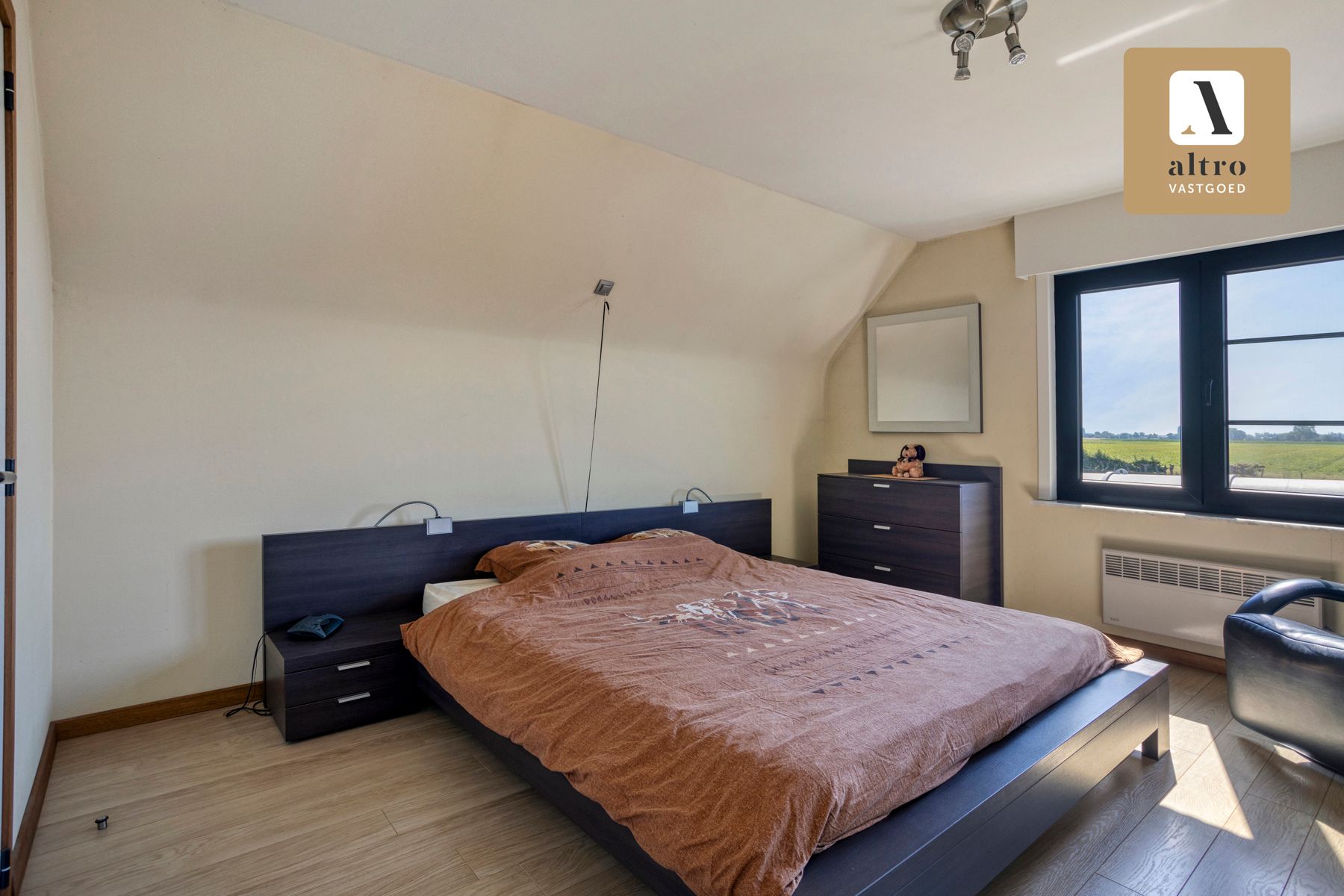 Instapklare open bebouwing met garage en  4 slaapkamers  foto 16