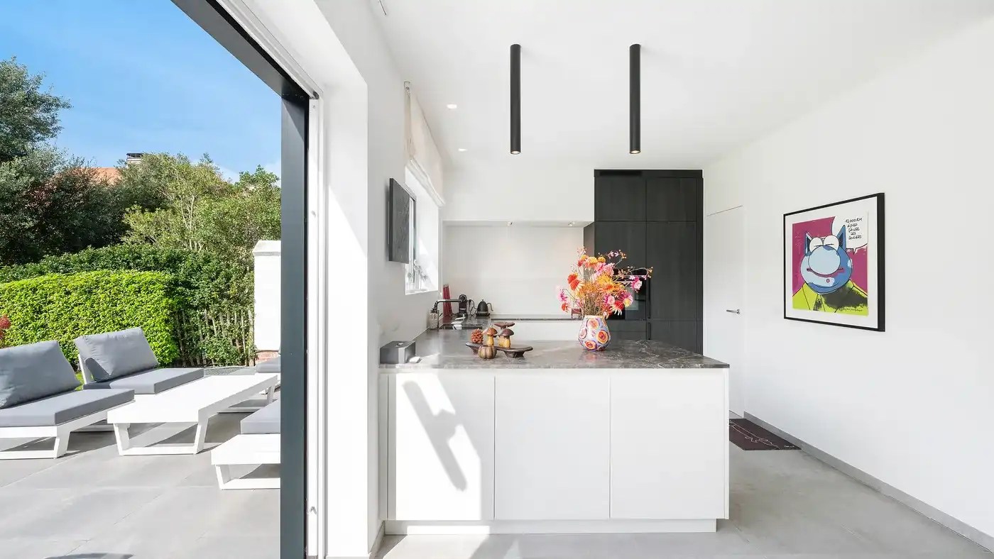 Recent gebouwde en zeer mooi afgewerkte woning te Valkenerf (5slk's) foto 8