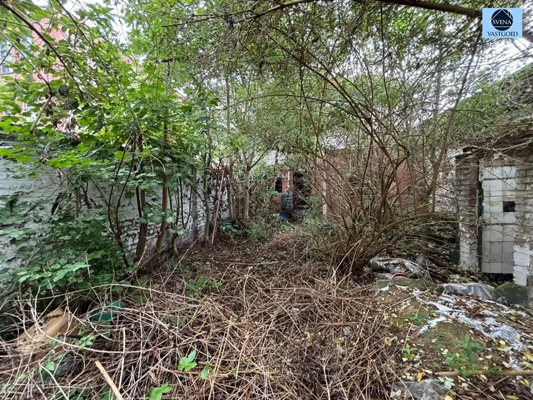 RUIME TE RENOVEREN WONING MET TUIN foto 6