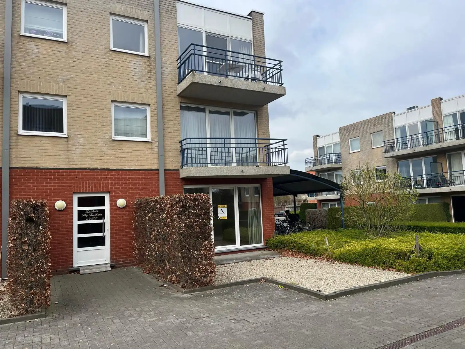 Gelijkvloersappartement met tuintje en garage foto 3