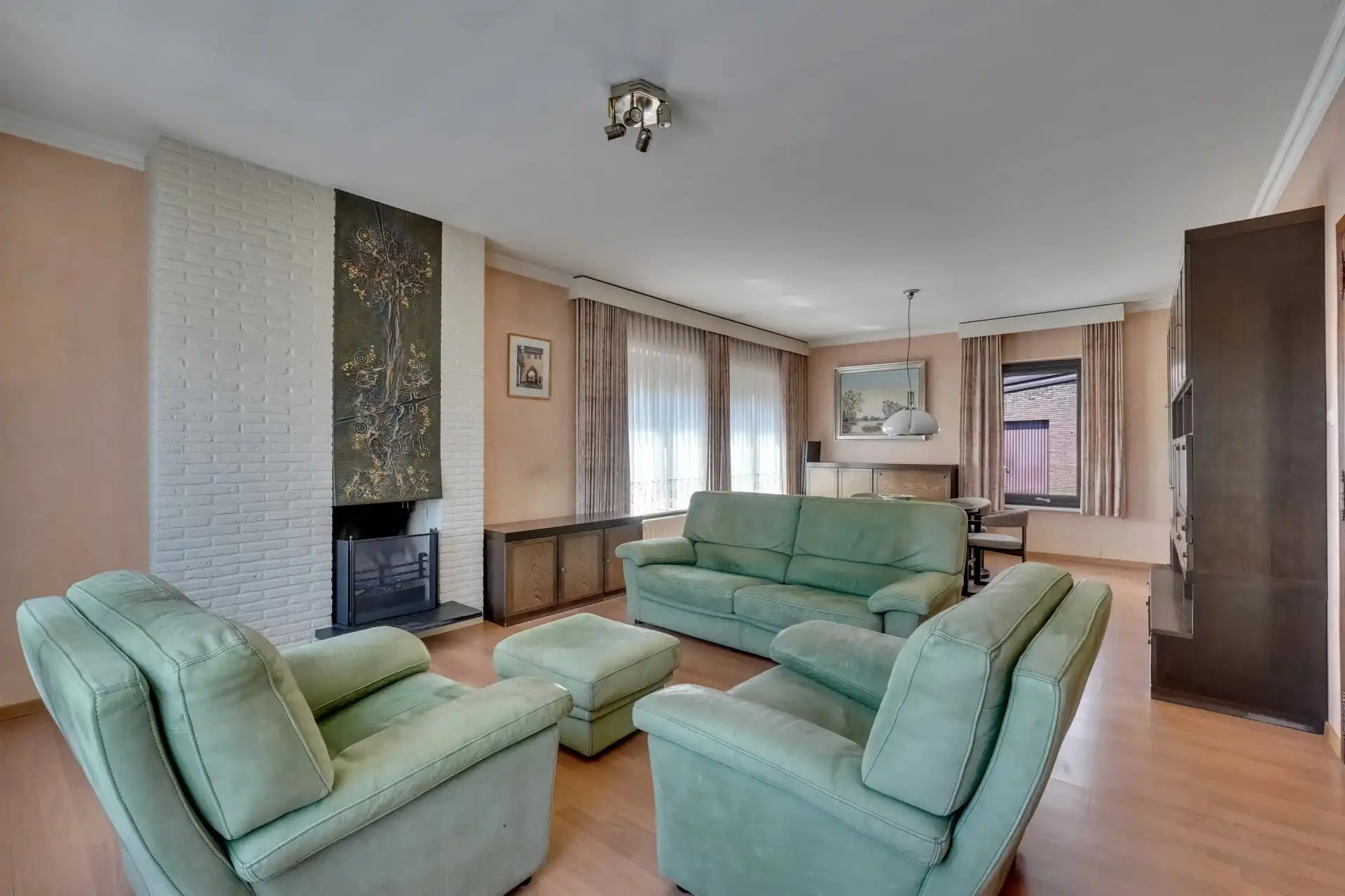 Ruime gezinswoning met 3 slaapkamers, garage en tuin foto 3