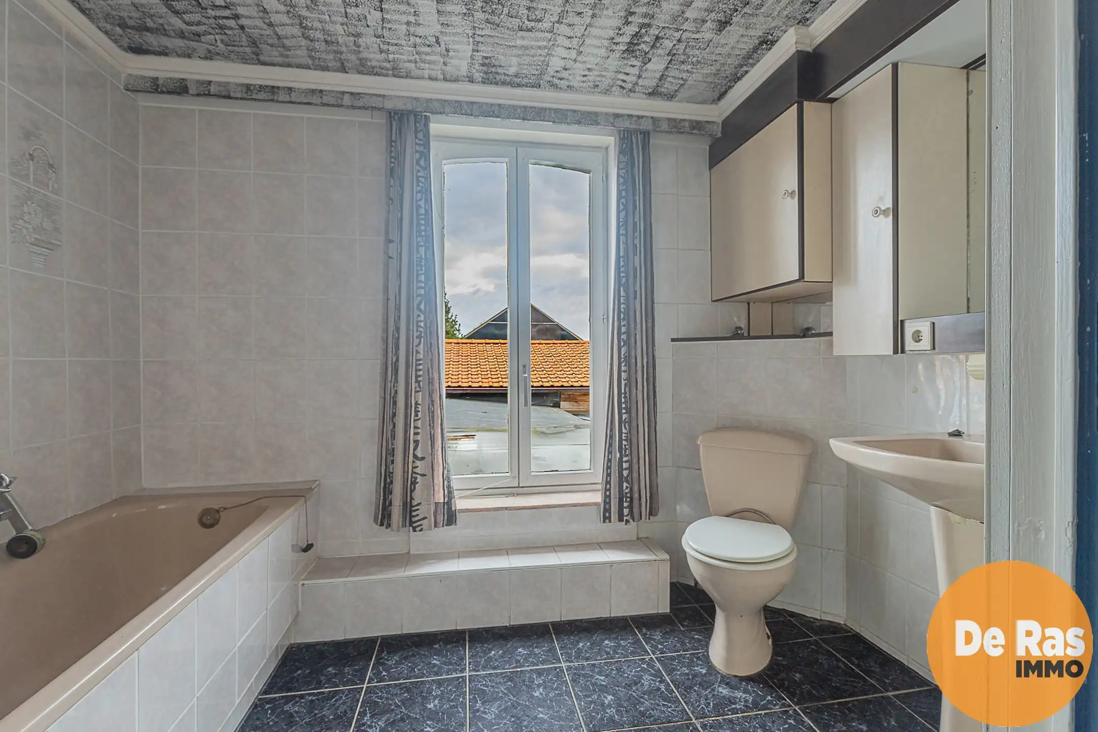 ROZEBEKE - Karakteristieke burgerwoning met loods foto 14