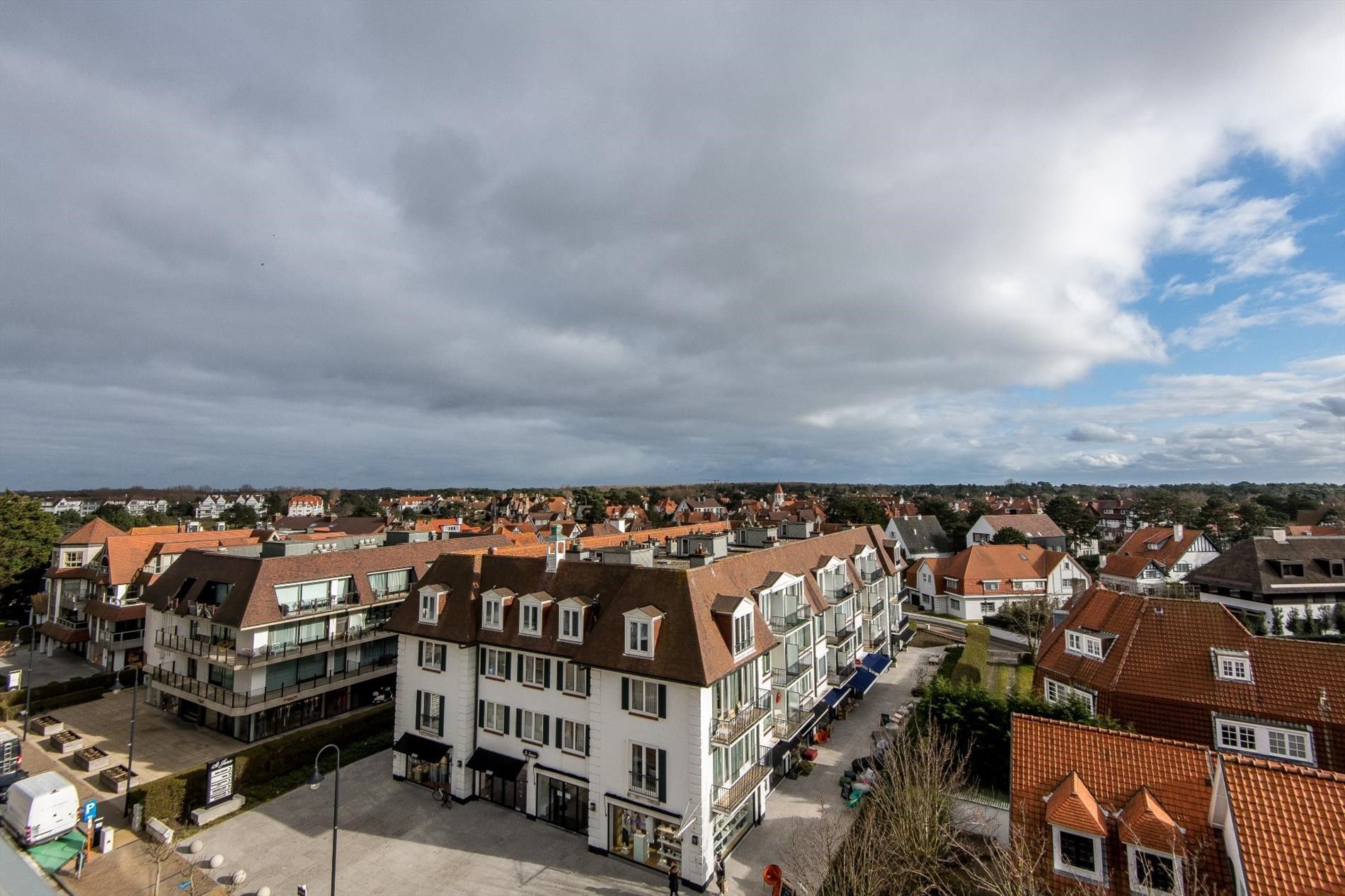 Zeer recent appartement met 1 slaapkamer gelegen op de Kustlaan met prachtig zicht over de villa's van het Zoute.  foto 12